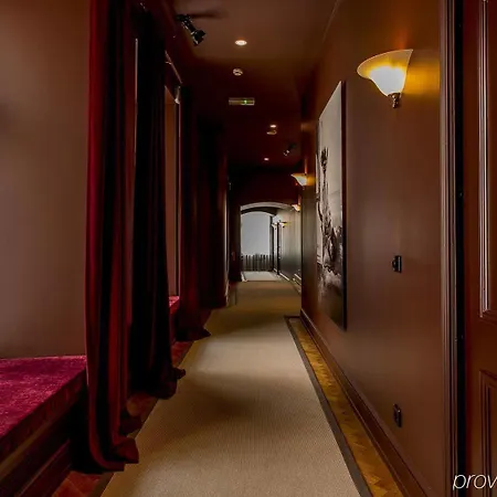 호텔 St. Petersbourg - Small Luxury Of The World 5*
