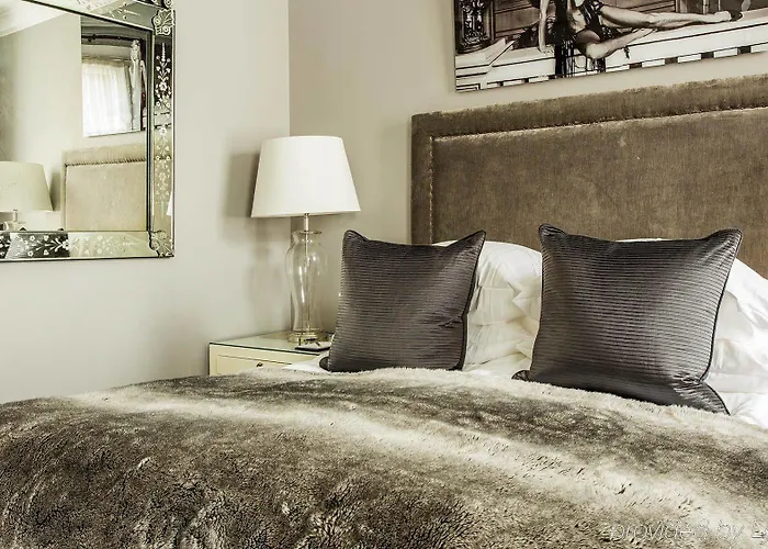 St. Petersbourg - Small Luxury Of The World